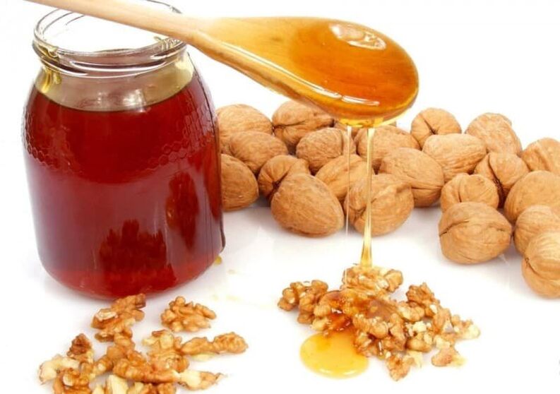 Eine Mischung aus Honig und Walnüssen - ein einfaches Rezept, das die Potenz erhöht
